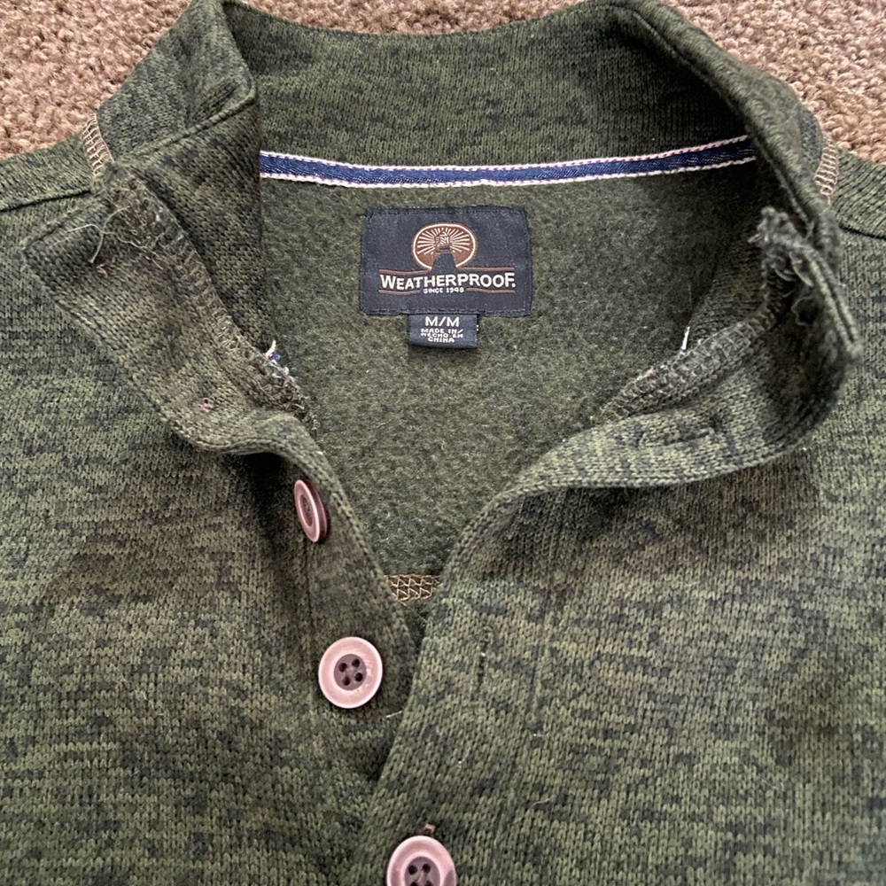 Green button pullover - Picture 2 of 2